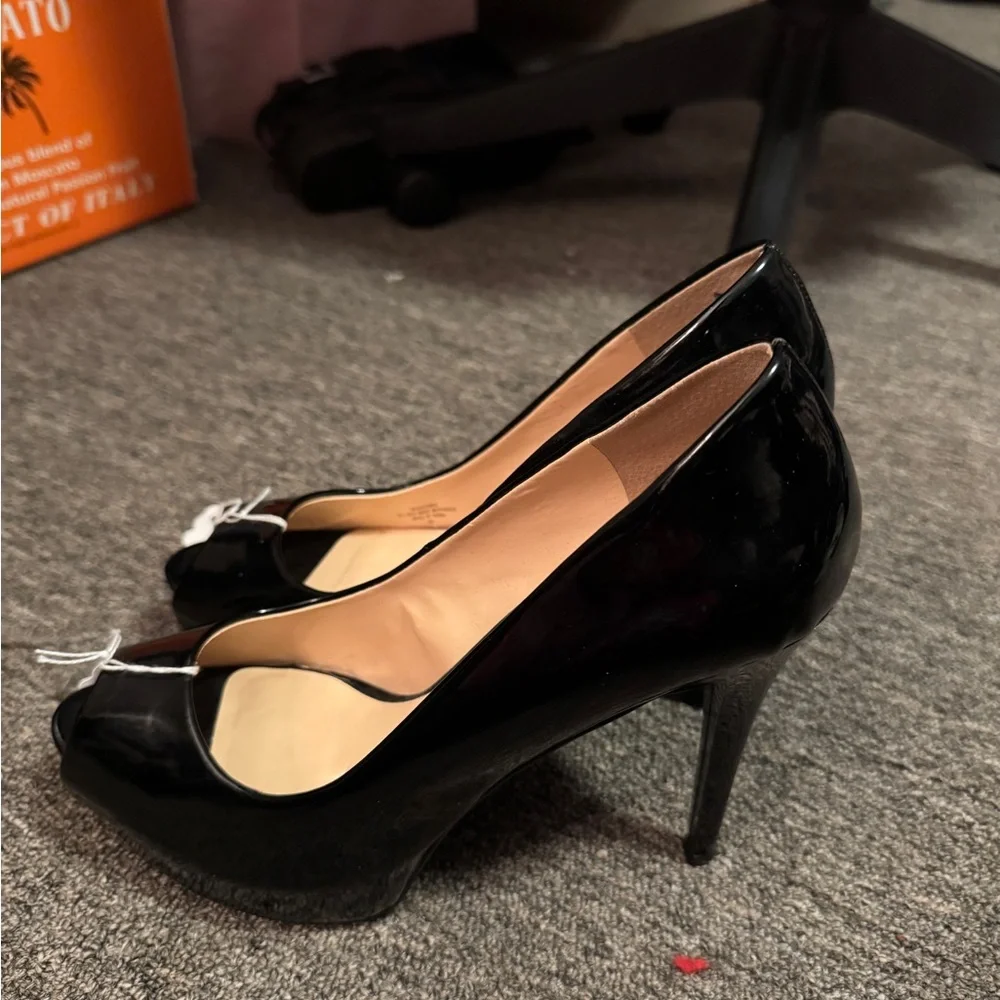 Guess - Picture 3 of 6